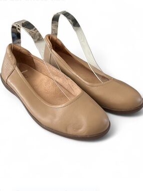 Naturalizer Nude Leather Flexy Flats, sized 8.5